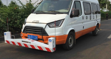 路面多职能检测车
